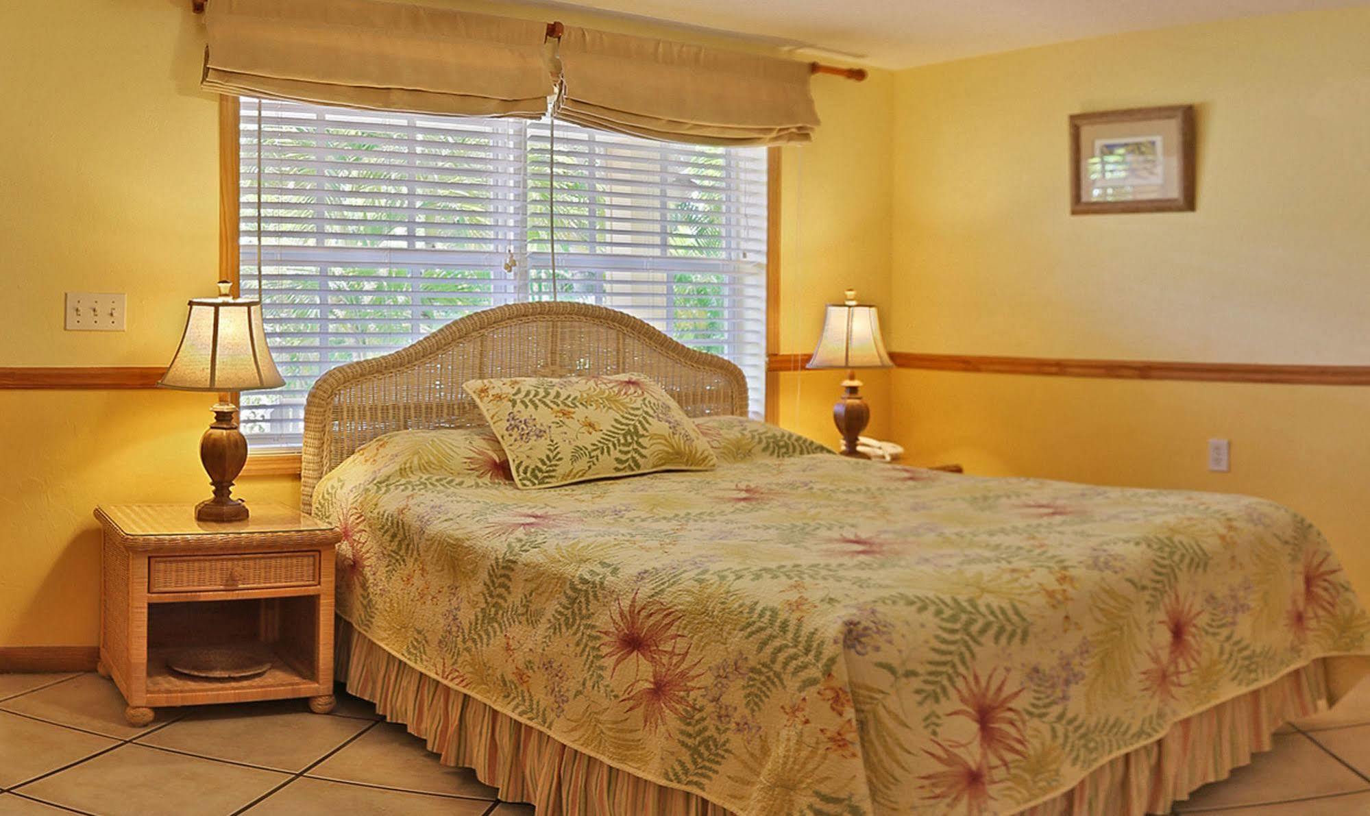 Manatee Bay Inn Форт Майерс Бийч Екстериор снимка