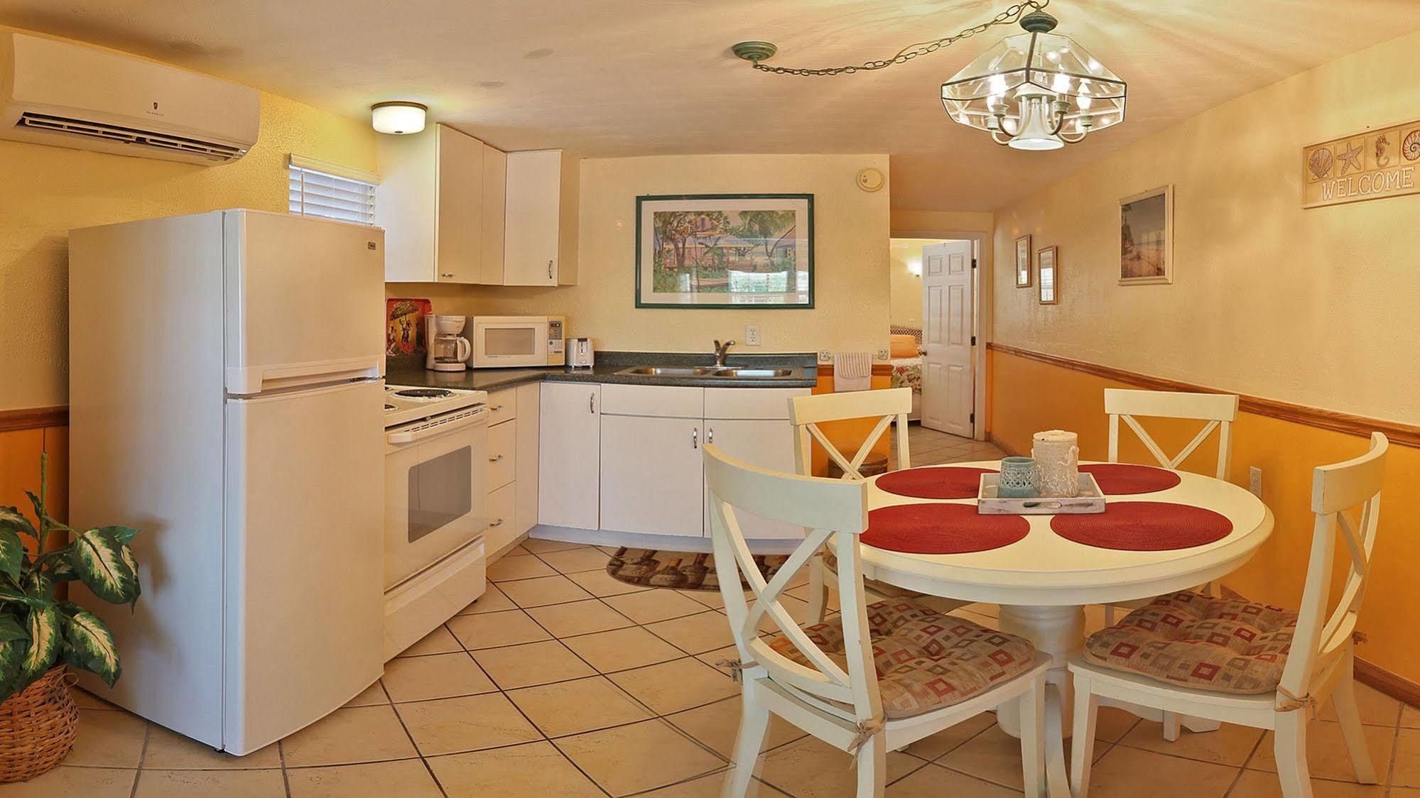 Manatee Bay Inn Форт Майерс Бийч Екстериор снимка